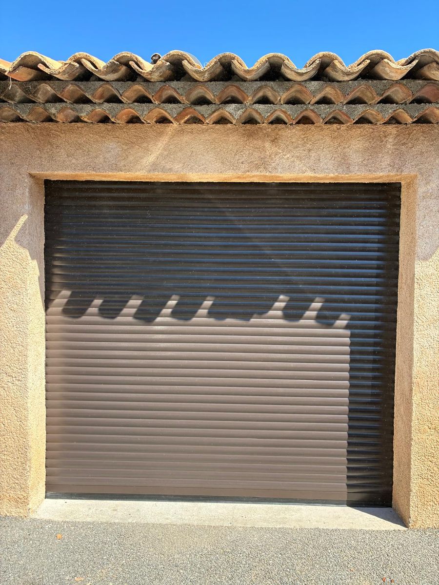 Nouvelle fermeture de garage à lames de couleur brun sable