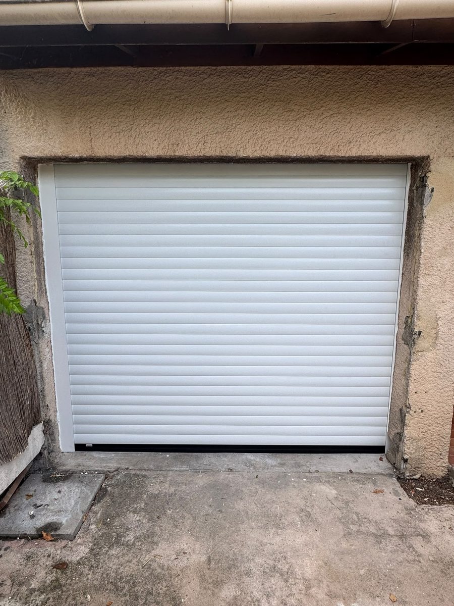 Nouvelle porte de garage enroulable en aluminium blanc